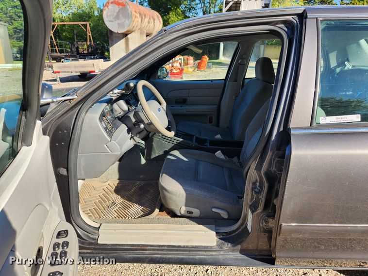 image for item MK9373 2005 Ford Crown Victoria Police Interceptor