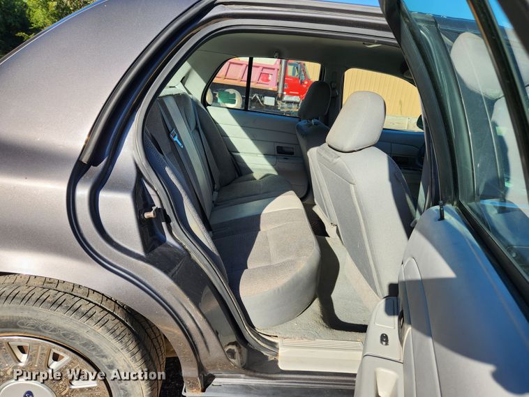 image for item MK9373 2005 Ford Crown Victoria Police Interceptor