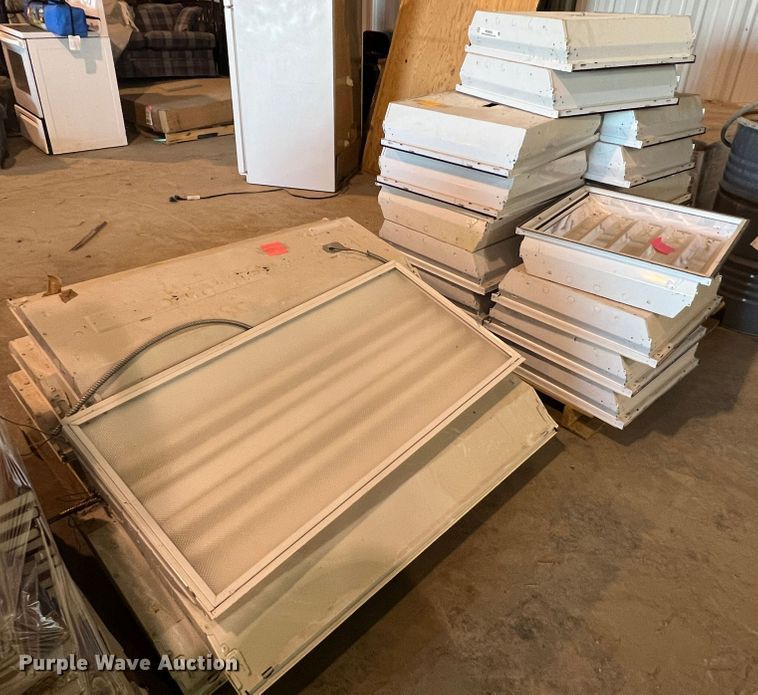 image for item MQ9828 Approximately 26 light fixtures