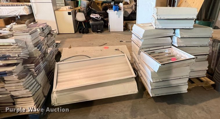 image for item MQ9828 Approximately 26 light fixtures