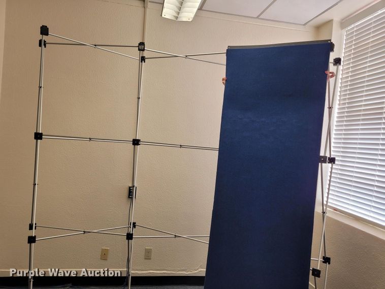 image for item MQ9836 Projection screen