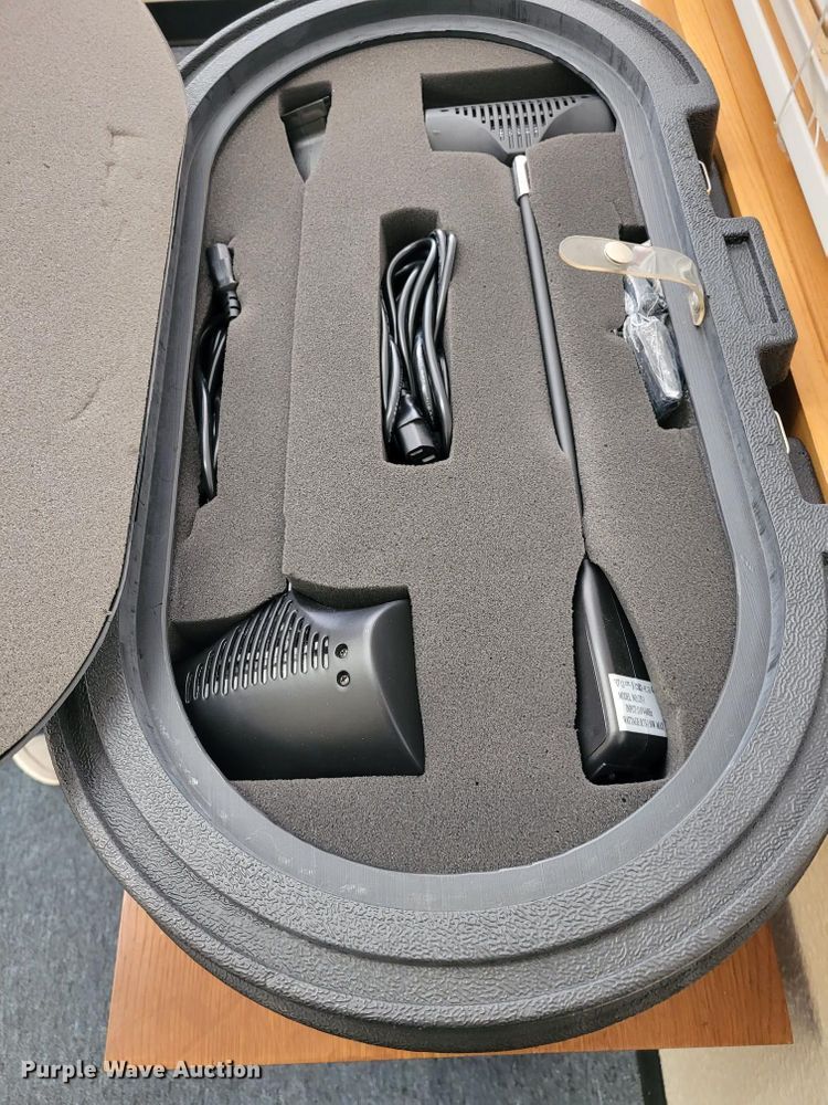 image for item MQ9836 Projection screen