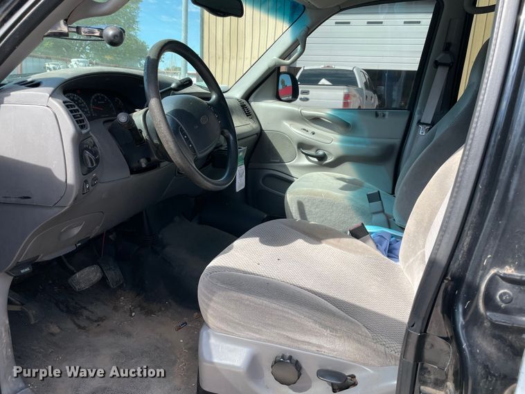 image for item MR9359 2001 Ford Expedition  SUV