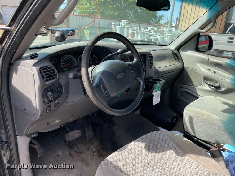 image for item MR9359 2001 Ford Expedition  SUV