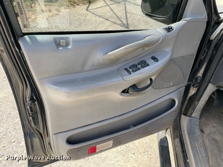 image for item MR9359 2001 Ford Expedition  SUV