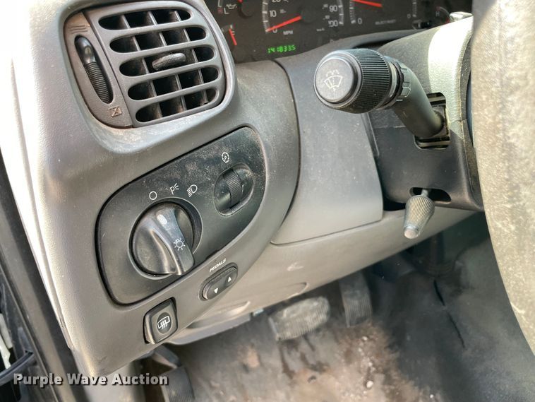 image for item MR9359 2001 Ford Expedition  SUV