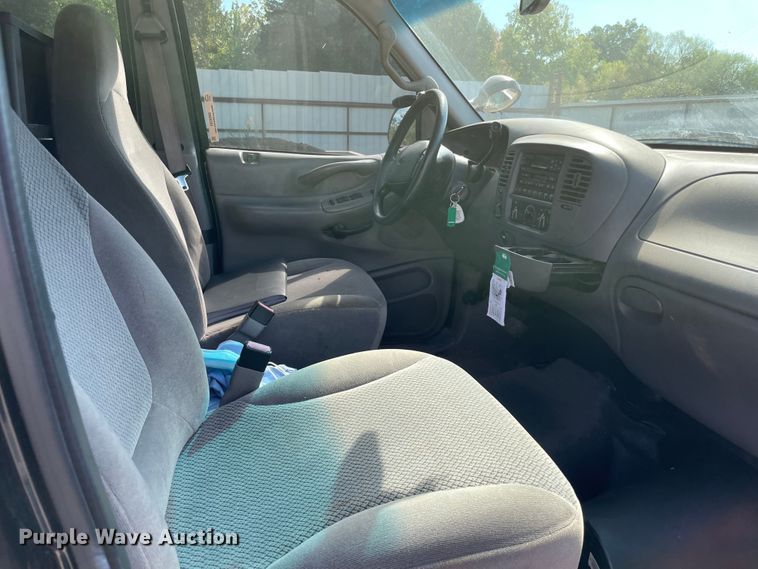 image for item MR9359 2001 Ford Expedition  SUV