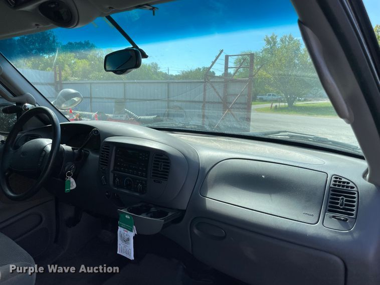 image for item MR9359 2001 Ford Expedition  SUV