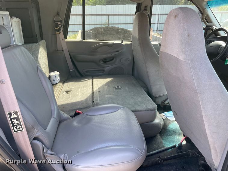 image for item MR9359 2001 Ford Expedition  SUV