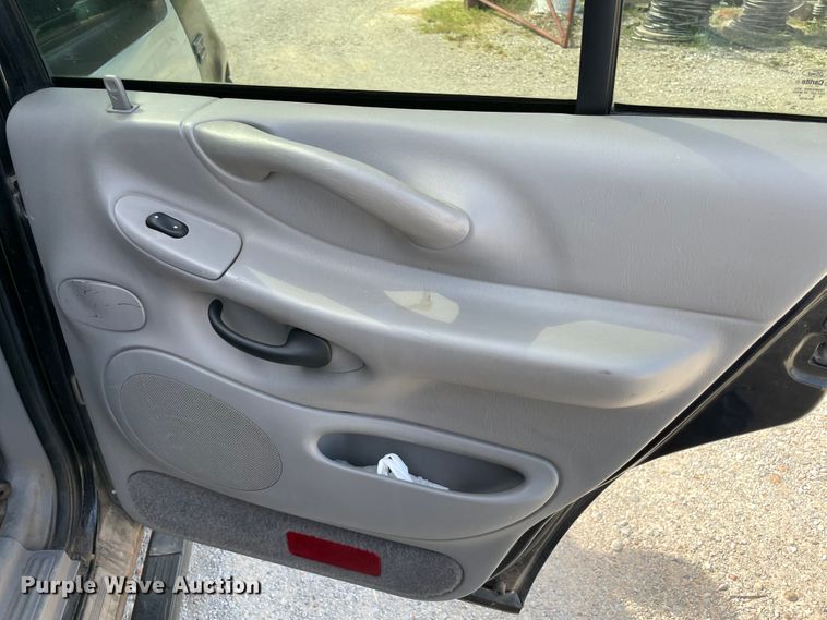 image for item MR9359 2001 Ford Expedition  SUV