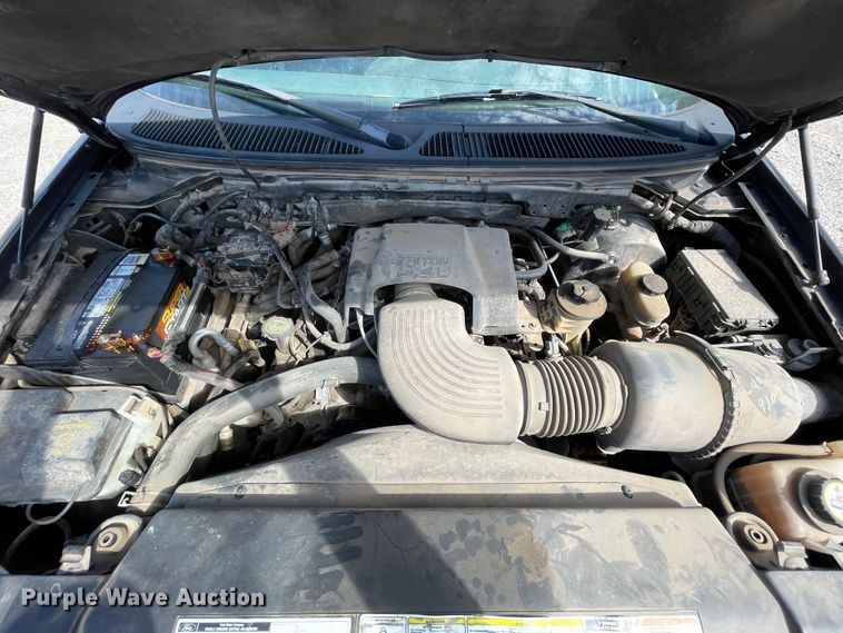 image for item MR9359 2001 Ford Expedition  SUV