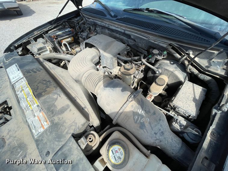 image for item MR9359 2001 Ford Expedition  SUV