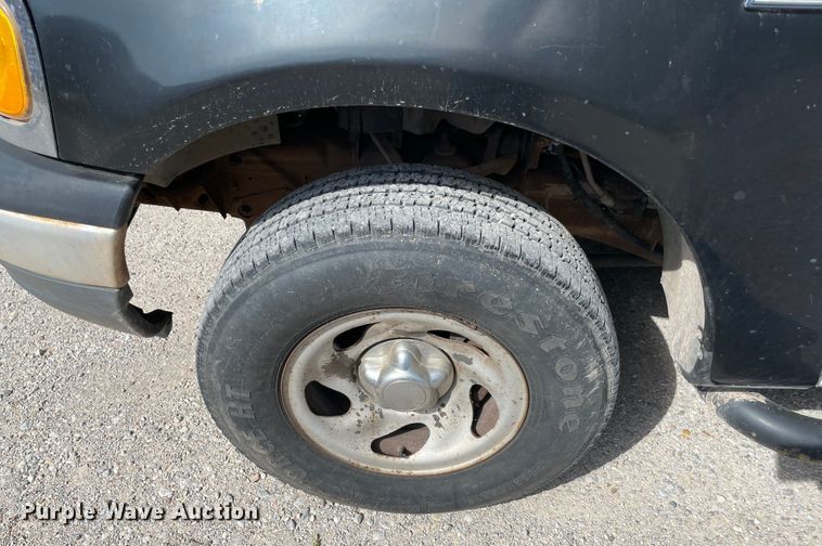 image for item MR9359 2001 Ford Expedition  SUV