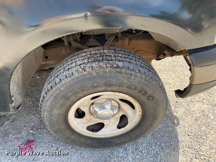 image for item MR9359 2001 Ford Expedition  SUV