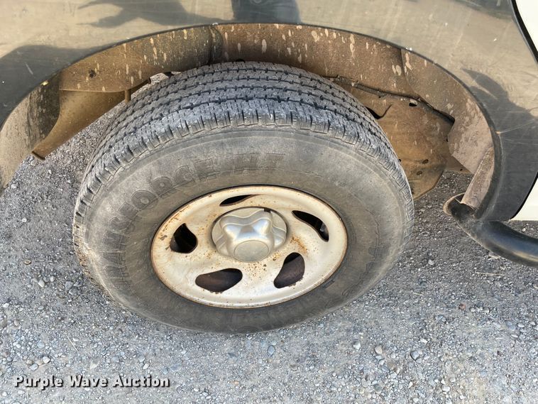 image for item MR9359 2001 Ford Expedition  SUV