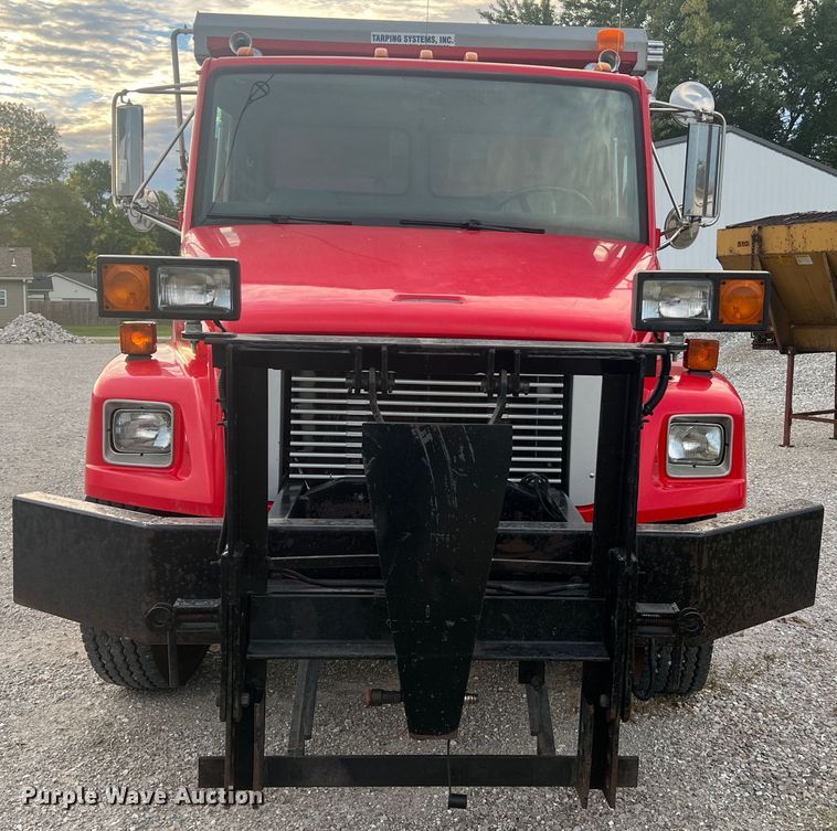 image for item MR9907 2001 Freightliner FL70  dump truck