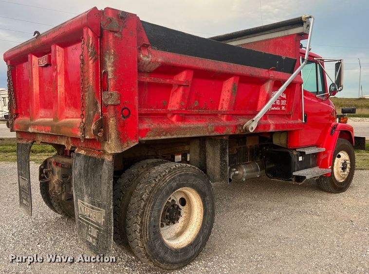 image for item MR9907 2001 Freightliner FL70  dump truck