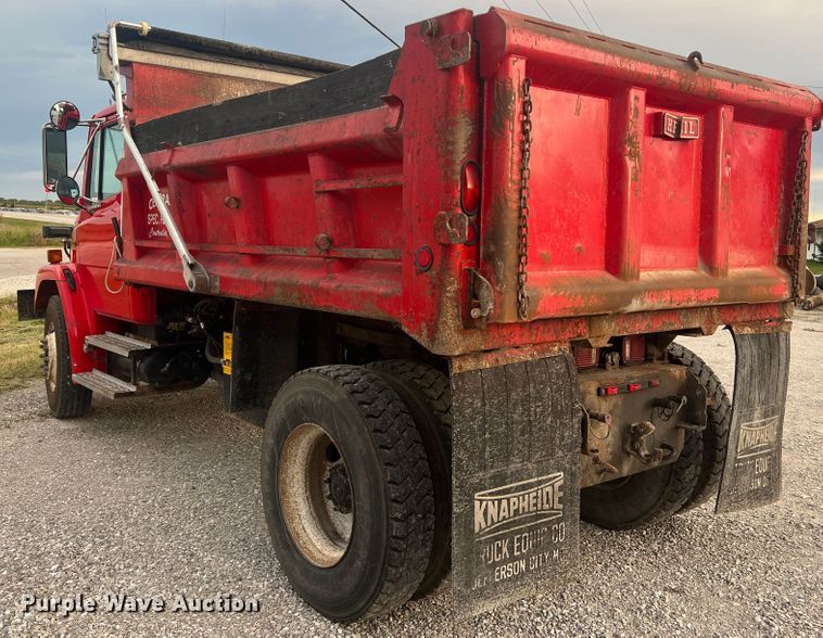 image for item MR9907 2001 Freightliner FL70  dump truck