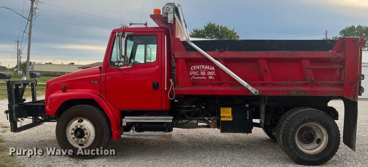 image for item MR9907 2001 Freightliner FL70  dump truck
