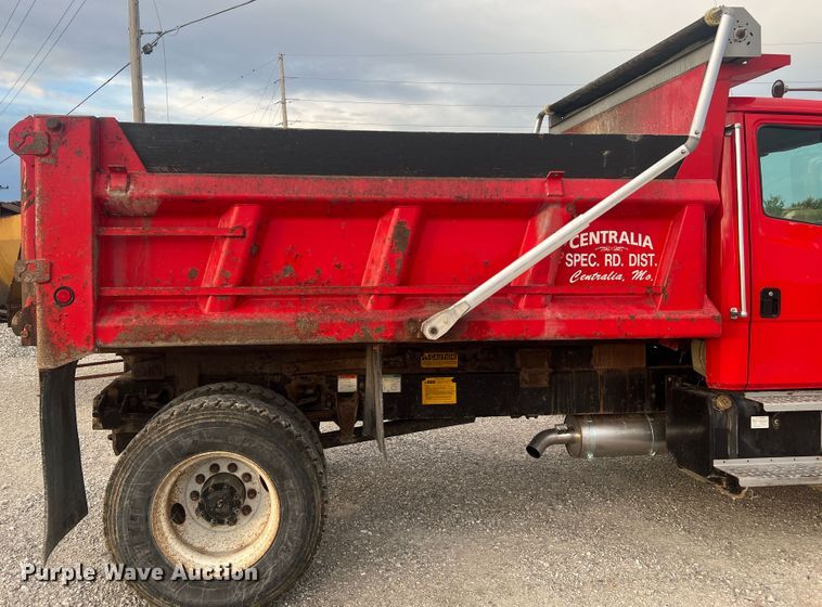 image for item MR9907 2001 Freightliner FL70  dump truck