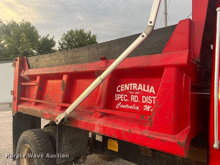 image for item MR9907 2001 Freightliner FL70  dump truck