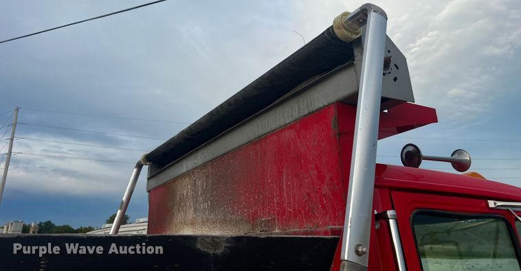 image for item MR9907 2001 Freightliner FL70  dump truck