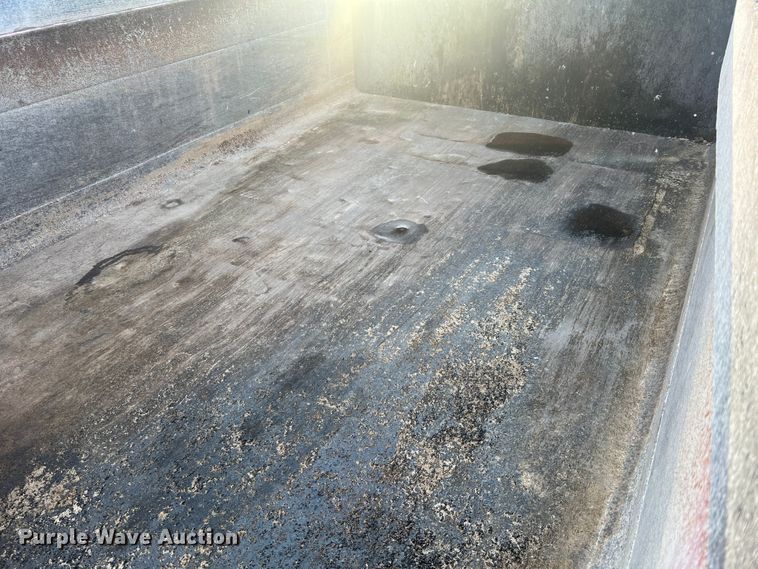 image for item MR9907 2001 Freightliner FL70  dump truck