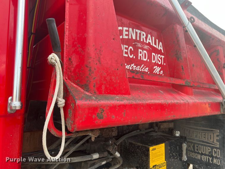 image for item MR9907 2001 Freightliner FL70  dump truck