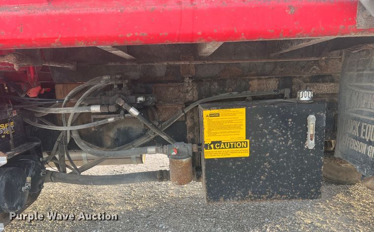 image for item MR9907 2001 Freightliner FL70  dump truck