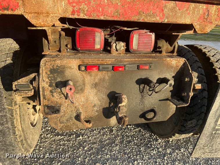 image for item MR9907 2001 Freightliner FL70  dump truck