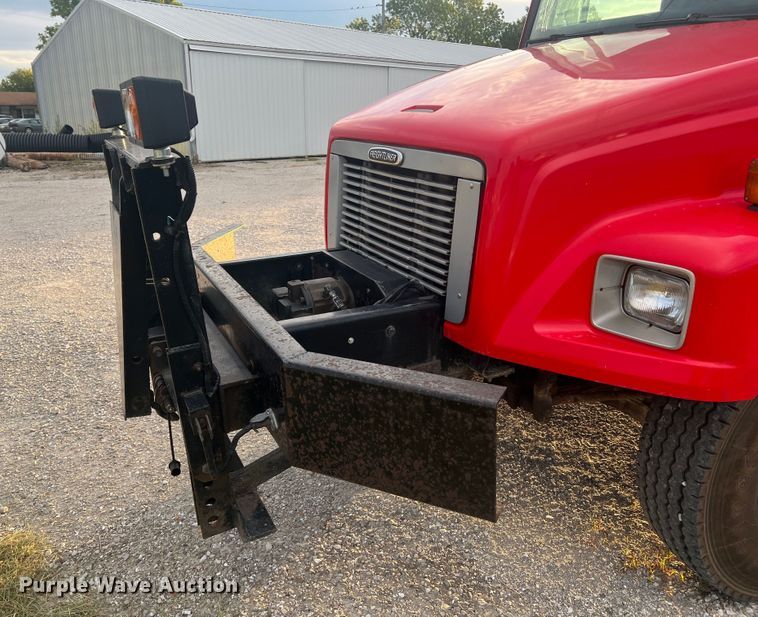 image for item MR9907 2001 Freightliner FL70  dump truck