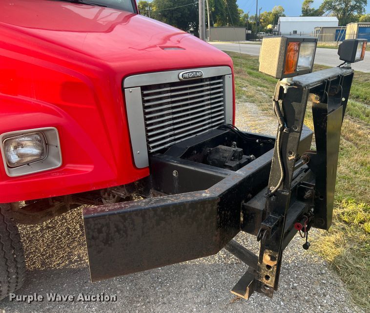 image for item MR9907 2001 Freightliner FL70  dump truck