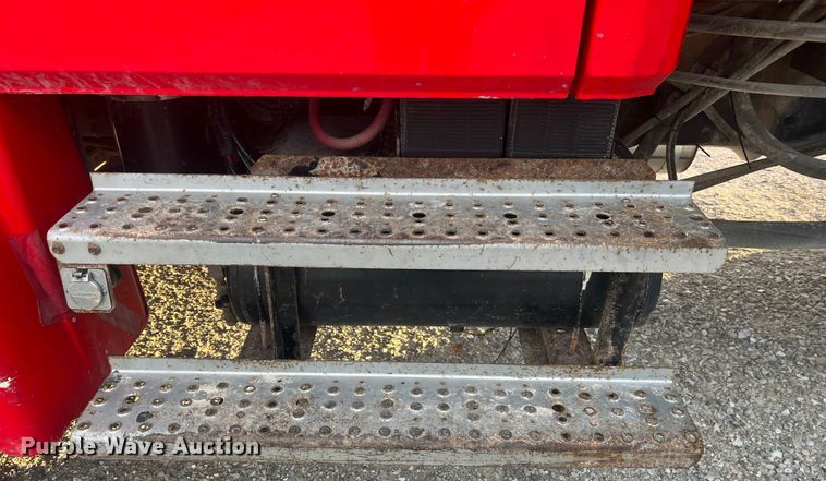 image for item MR9907 2001 Freightliner FL70  dump truck