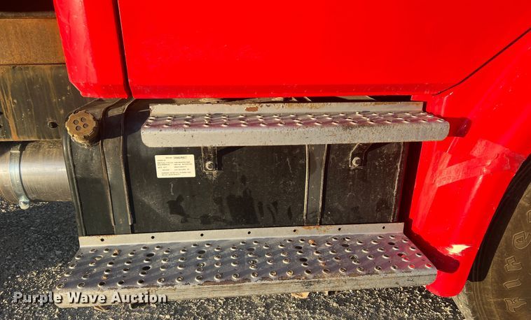 image for item MR9907 2001 Freightliner FL70  dump truck