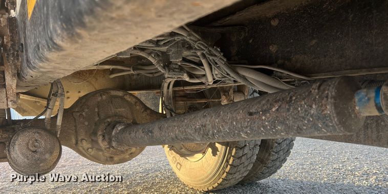 image for item MR9907 2001 Freightliner FL70  dump truck