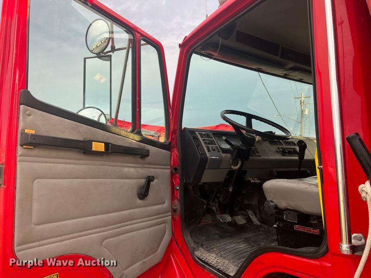 image for item MR9907 2001 Freightliner FL70  dump truck