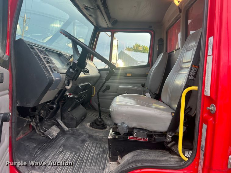 image for item MR9907 2001 Freightliner FL70  dump truck