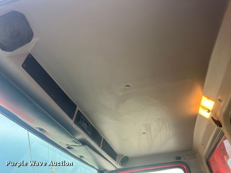 image for item MR9907 2001 Freightliner FL70  dump truck