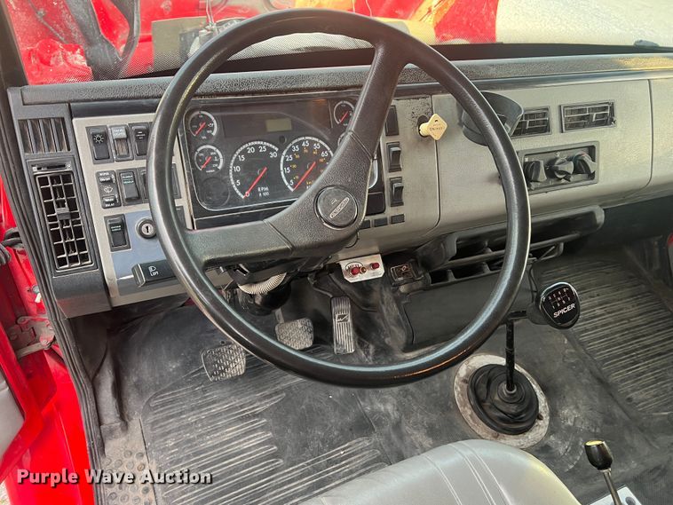 image for item MR9907 2001 Freightliner FL70  dump truck