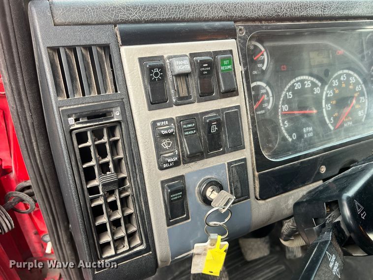 image for item MR9907 2001 Freightliner FL70  dump truck