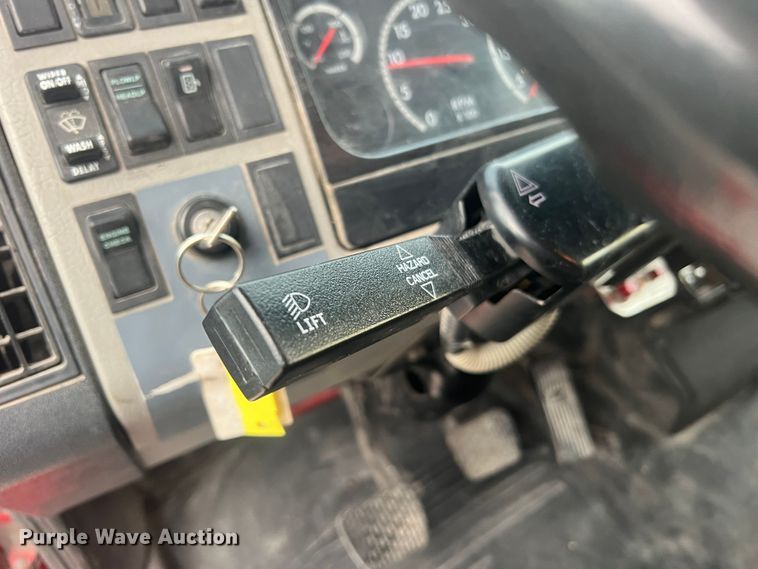 image for item MR9907 2001 Freightliner FL70  dump truck