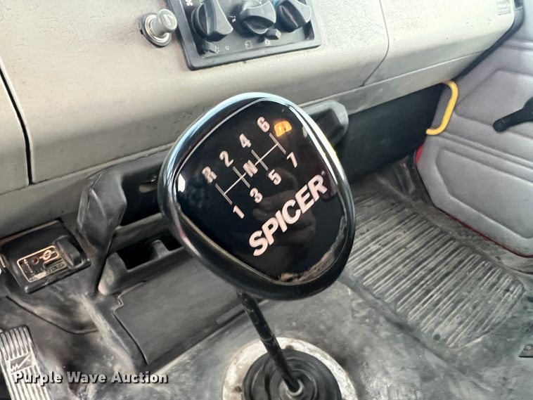 image for item MR9907 2001 Freightliner FL70  dump truck