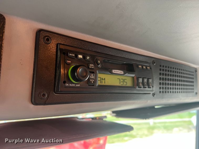 image for item MR9907 2001 Freightliner FL70  dump truck