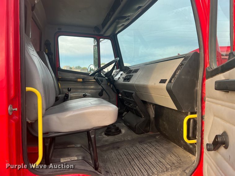 image for item MR9907 2001 Freightliner FL70  dump truck