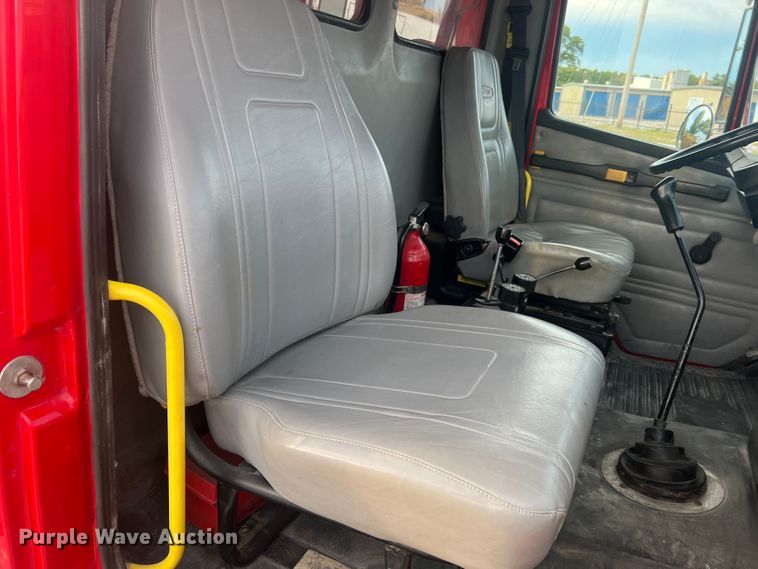 image for item MR9907 2001 Freightliner FL70  dump truck