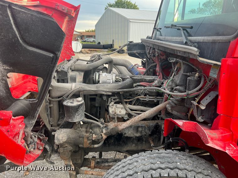 image for item MR9907 2001 Freightliner FL70  dump truck