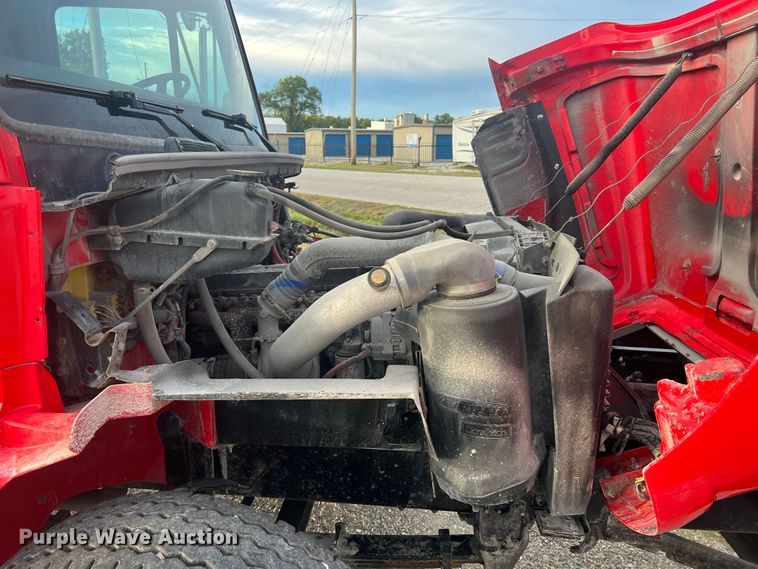 image for item MR9907 2001 Freightliner FL70  dump truck