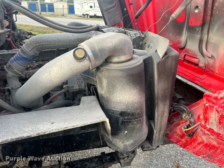 image for item MR9907 2001 Freightliner FL70  dump truck