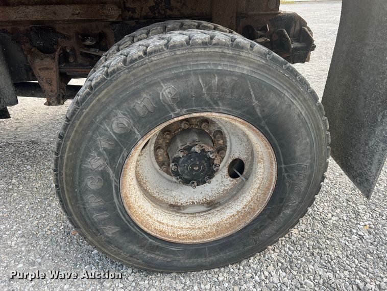 image for item MR9907 2001 Freightliner FL70  dump truck