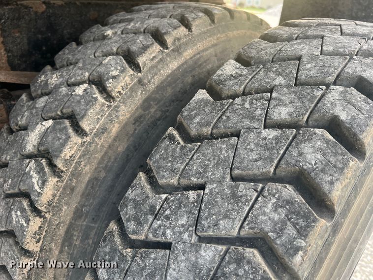 image for item MR9907 2001 Freightliner FL70  dump truck